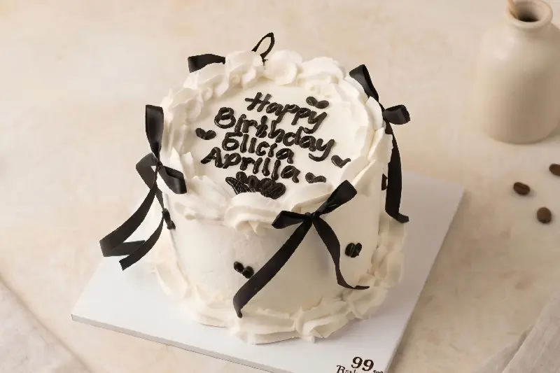 Vintage Cake - Signature Size Monochrome Chic (V2)